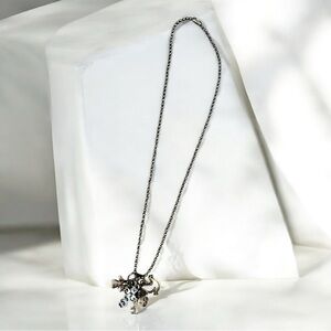 ⚪️Women’s one size silver necklace w/assorted religious charms, preowned⚪️